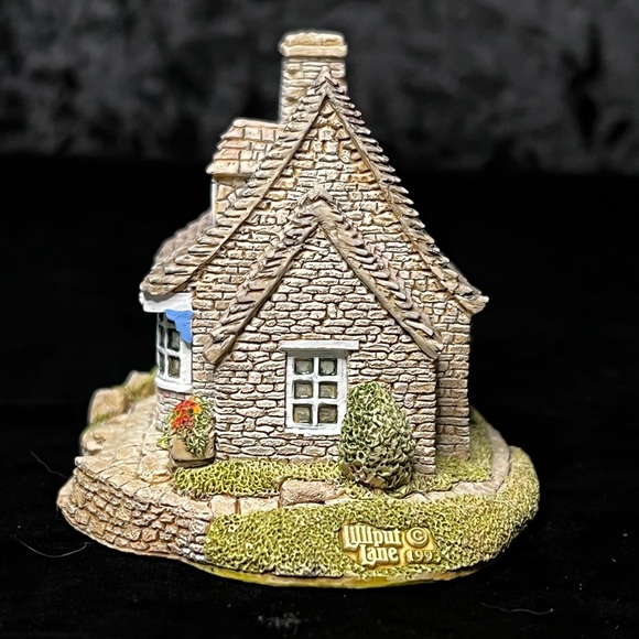 Lilliput Lane | Purbeck Stores | England Collection - Picture 5 of 11